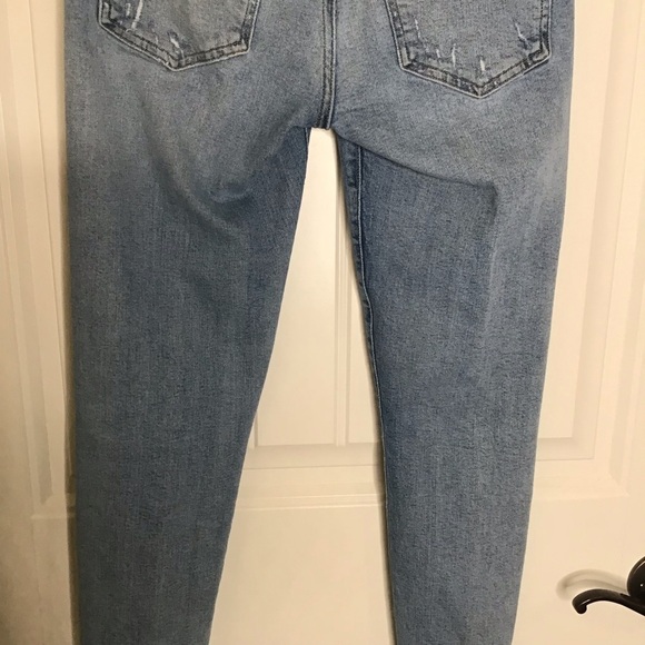 AGOLDE Sophie Crop Jeans with Chewed Hem and Waistband. - Picture 12 of 15